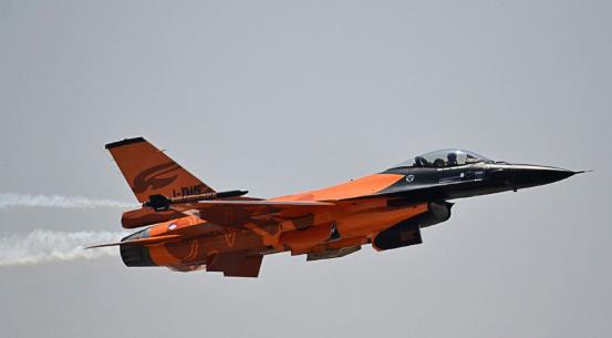 这年头各国都在拼命囤武器，偏偏比利时直接清空全部空军家底，53架战机白送乌克兰，