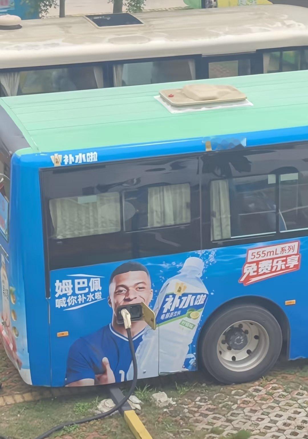 窝是姆巴佩，充电啦！ 