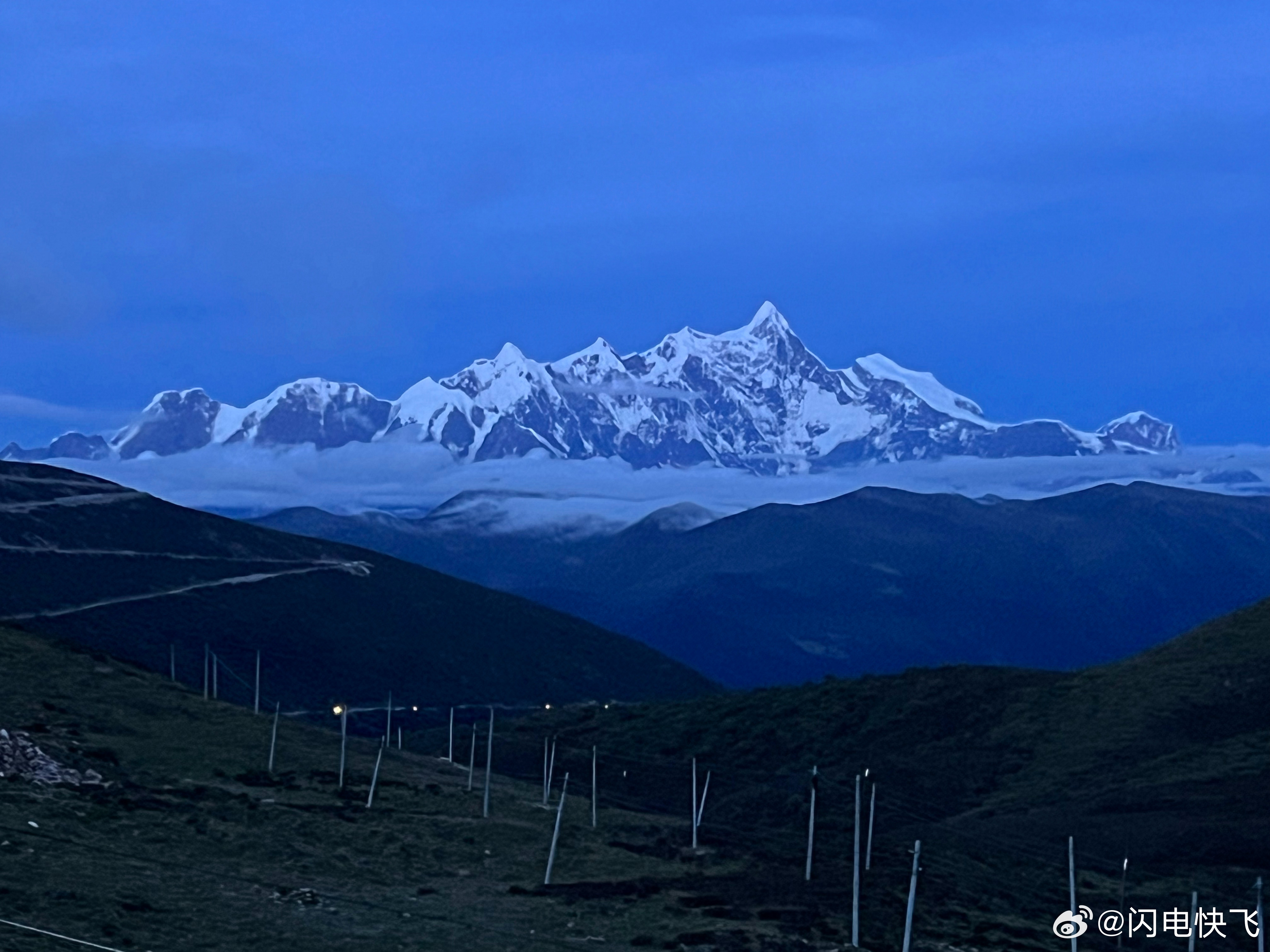 闪电快飞西藏之旅 可能是下午的彩虹给我们带来了好运，在海拔4700米的色季拉山口