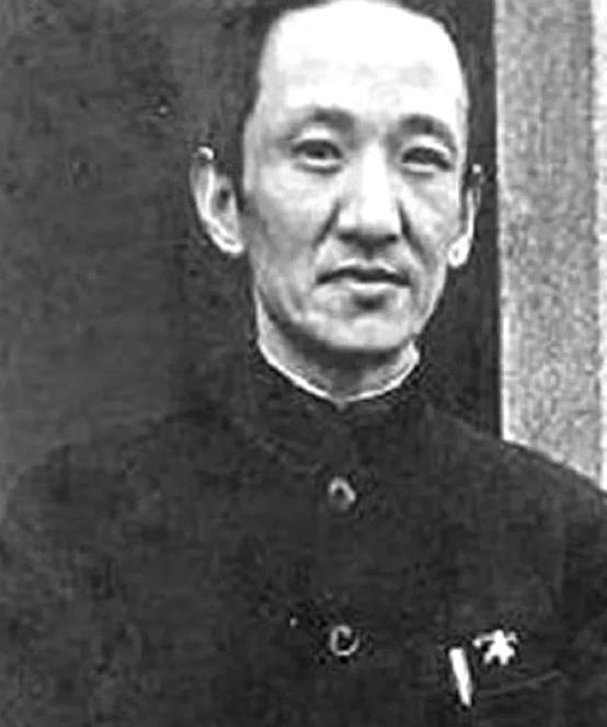 1947年夜，特务踹开房门搜出电台，看清夫妻身份，特务头子瞬间慌了

1947年