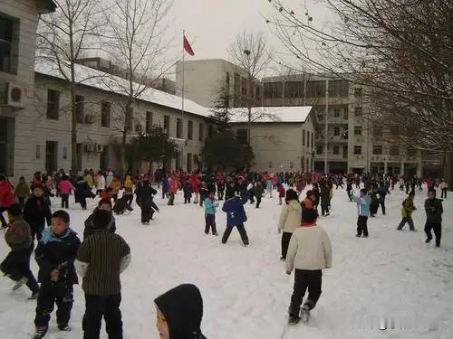 同时能减少过度内卷，缓解学生心理压力与家长焦虑，让孩子回归正常成长节奏。混合编班