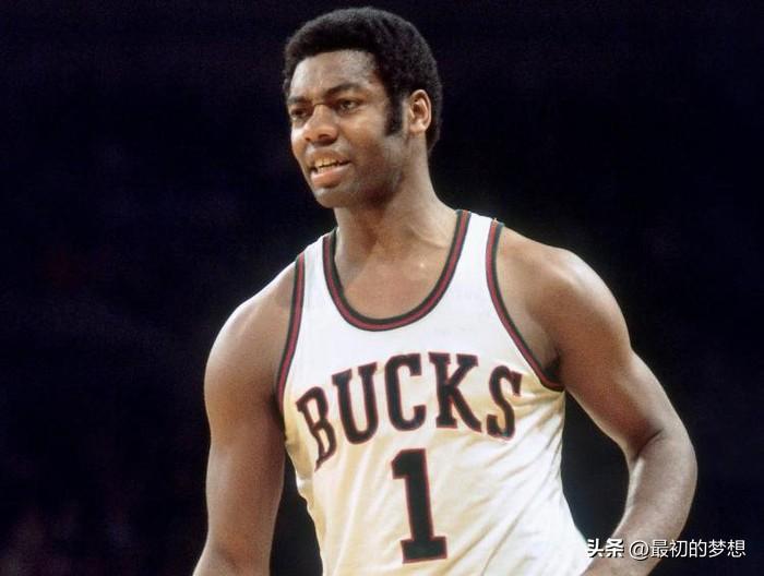 奥斯卡·罗伯特森 和伊塞亚·托马斯NBA生涯对比！巅峰时期究竟谁更强一些？

生