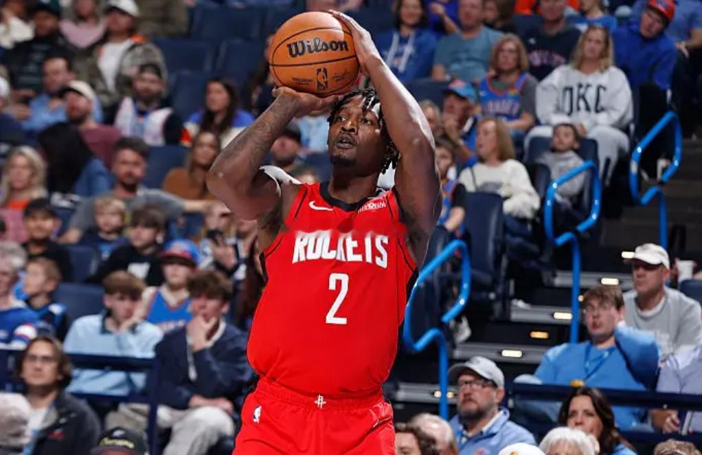 我在之前一直对芬尼-史密斯这笔签约不太认可，因为火箭同位置球员太多了，甚至可以说