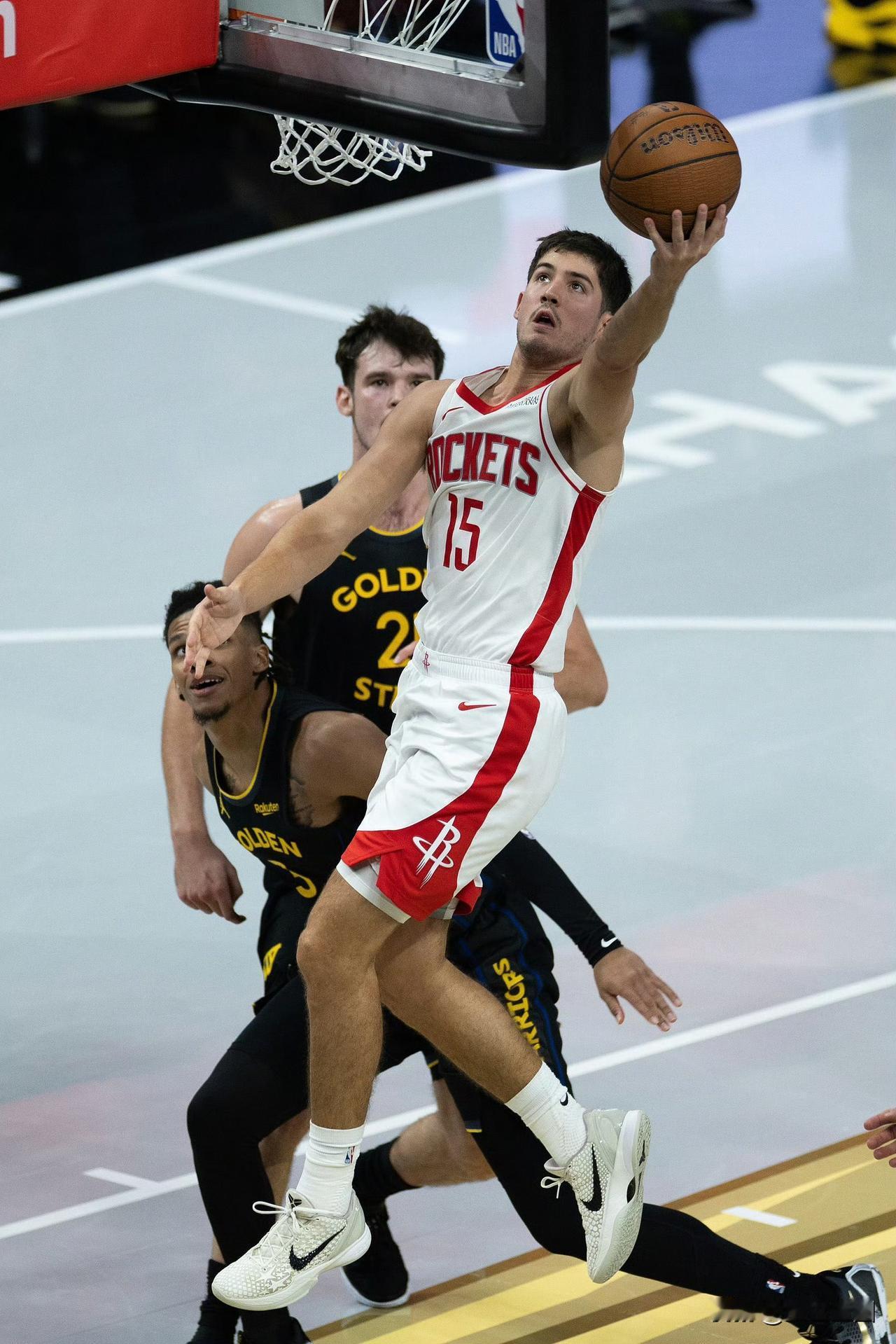 火箭104:100战胜勇士！
虽然阿杜不打，火箭还是靠着一帮年轻人拼下比赛。谢泼