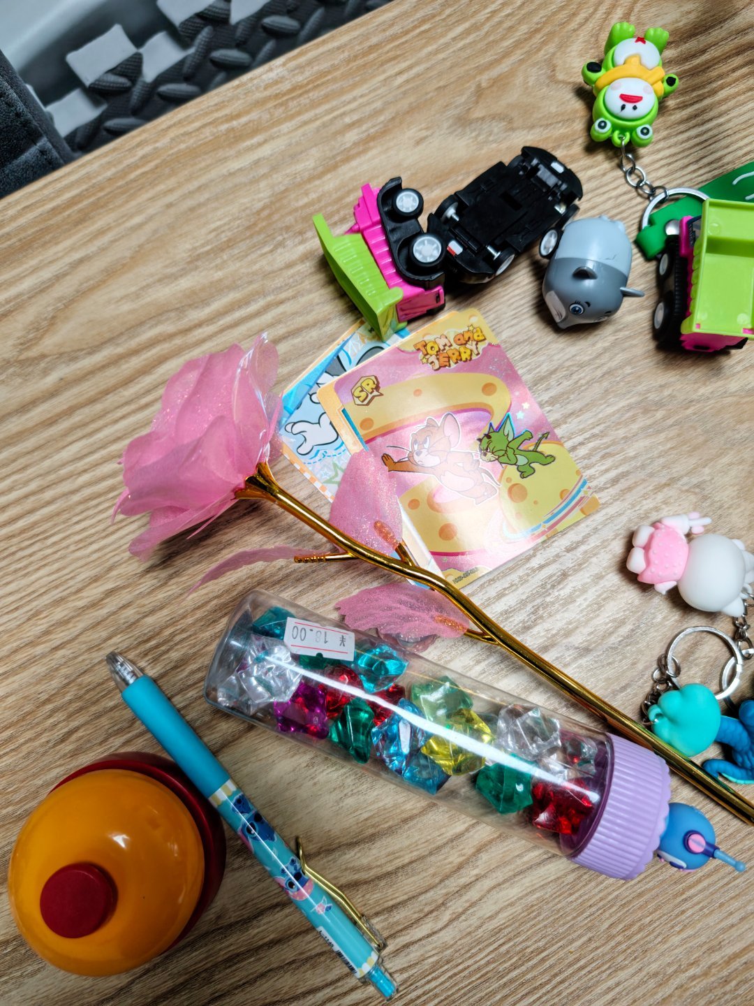 去游戏厅给儿子整了一堆小玩意 