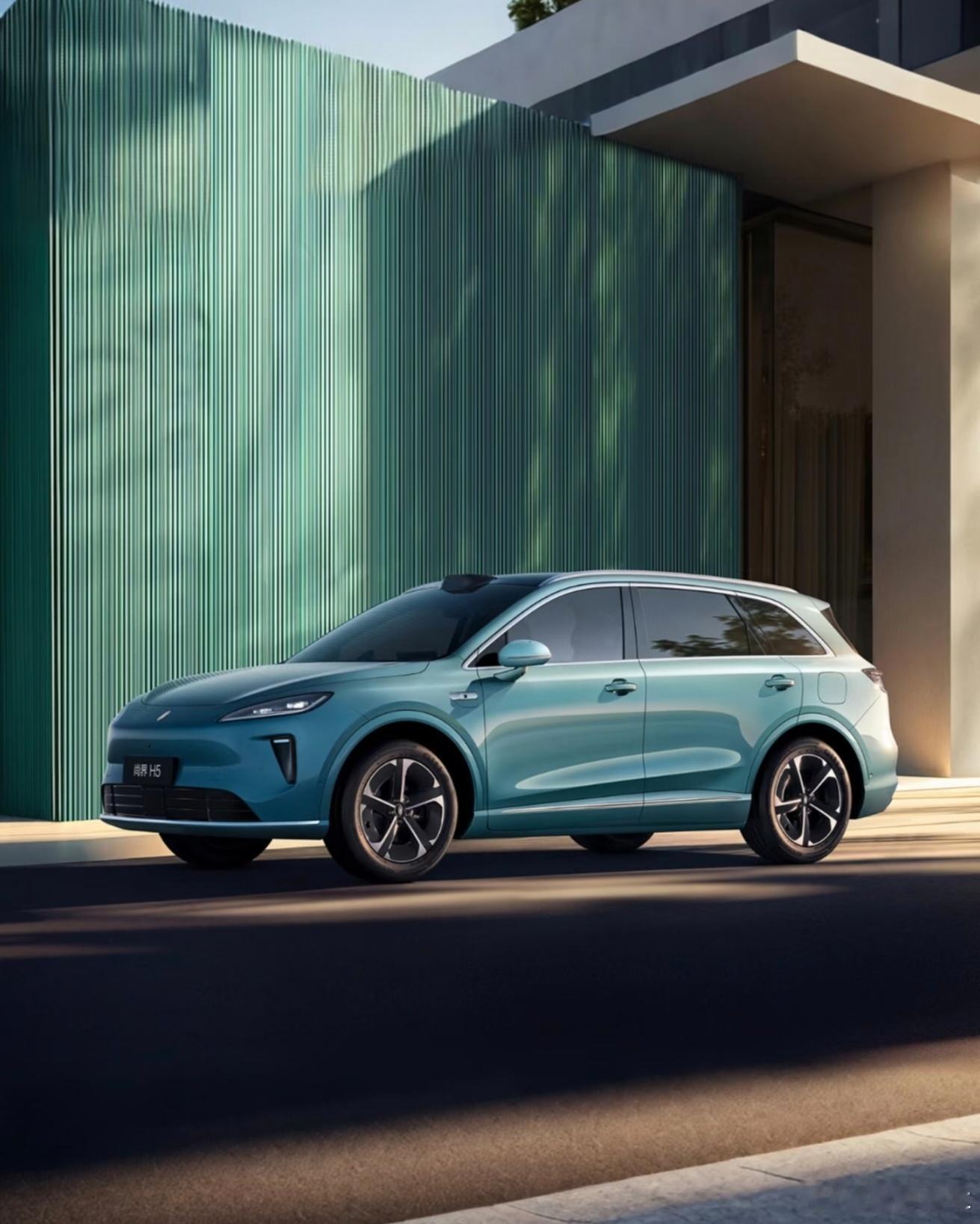 余承东官宣尚界首款轿跑明年上市鸿蒙智行旗下尚界品牌第二款车型首次揭晓，将于明年正