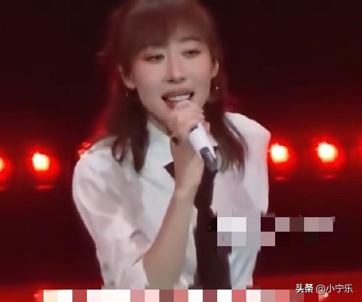 7月8日，任素汐北京个人演唱会正式开启预售，开票即售罄，不少网友直呼:“到底谁抢