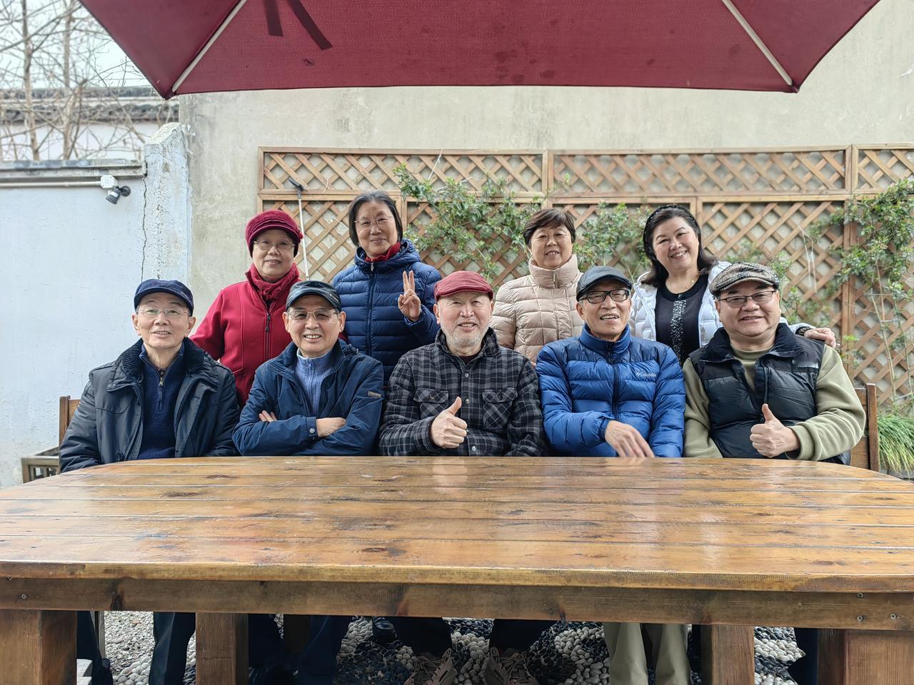 “一怪食府”的掌柜和其他饭店的掌柜最大的不同，就在于，经常会有客人到一怪食府来，