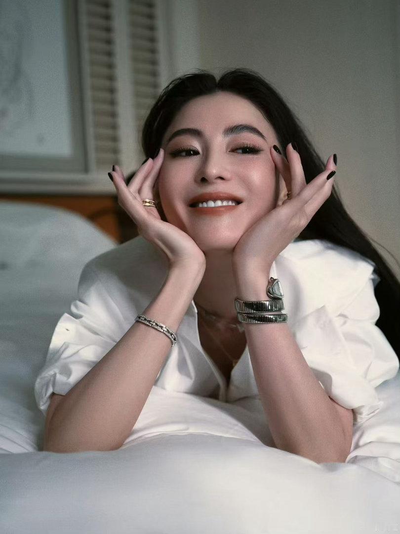 360度无死角的张柏芝找到了361度 普通美女是360度无死角，张柏芝是360度