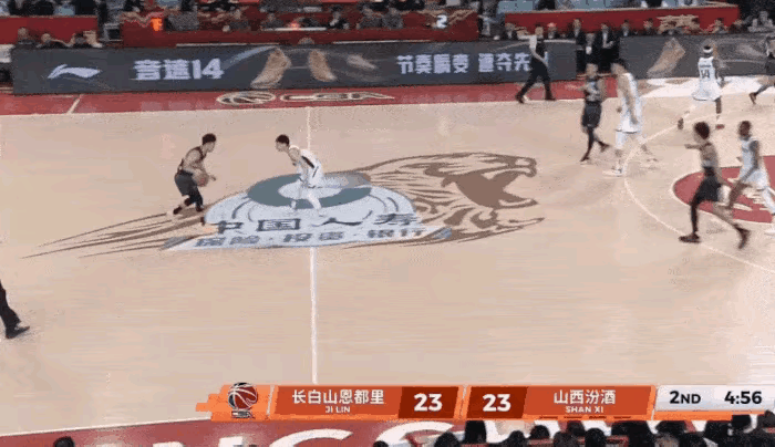 CBA公司必须给曾繁日最严厉的处罚：停止本赛季剩下的比赛！并处以30万罚款，支持
