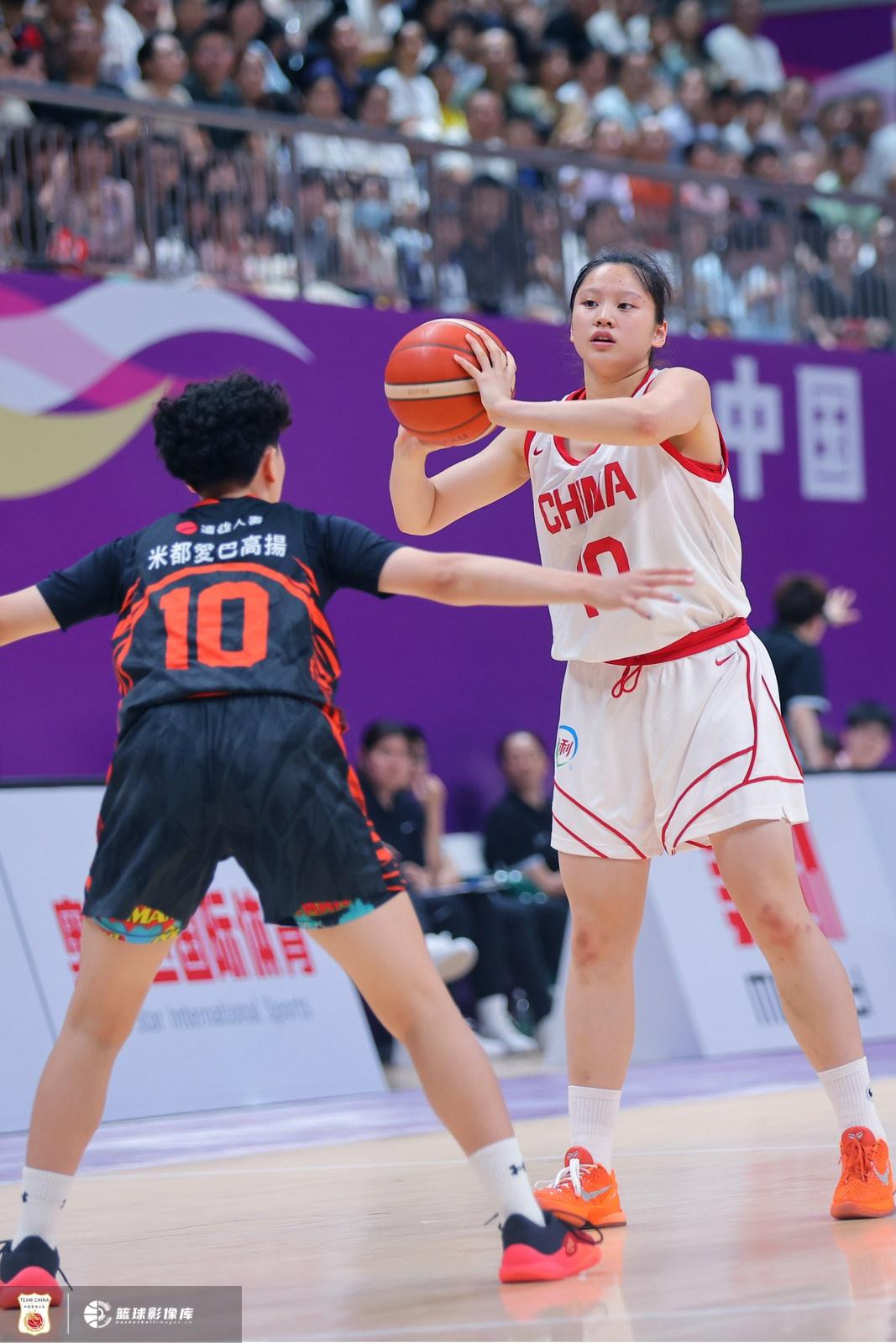 中国女篮U18亚洲杯附加赛中国女篮112:49狂胜菲律宾U18女篮！
     