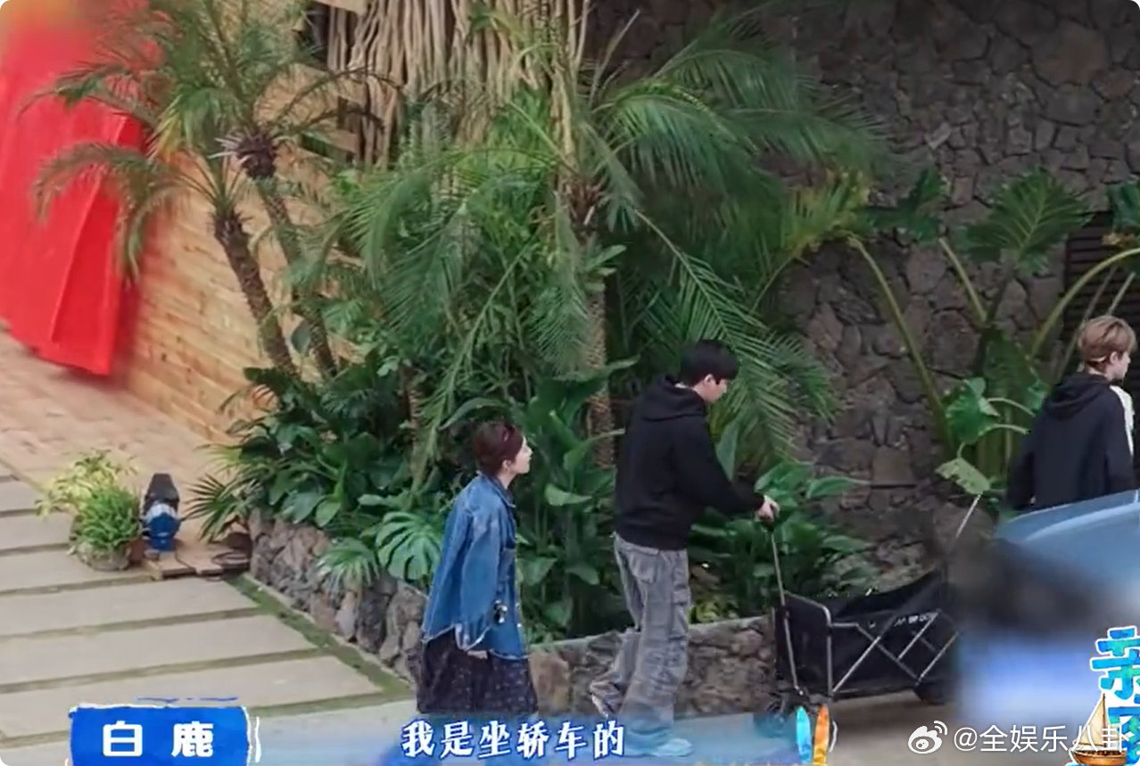 王鹤棣把时宴劳斯莱斯调过来王鹤棣要把时宴的劳斯莱斯调过来给鹿姐，这跨剧排面直接拉