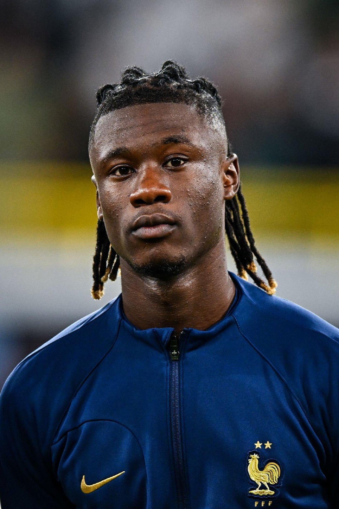 法国队报：卡马温加有可能无法入选法国队世界杯阵容，他在国家队的位置岌岌可危。ha