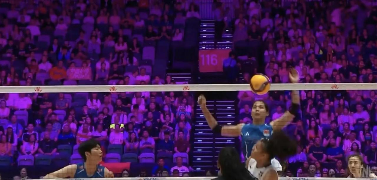 2026年世界女排联赛香港站比赛，
中国女排大比分1：3不敌多米尼加女排，
四局