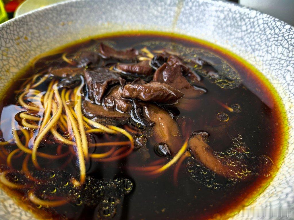 昨天到常熟，大雨，没去兴福寺今天娃来，但要赶回苏北吃麻辣鹅，只能用酒店蕈油面对付
