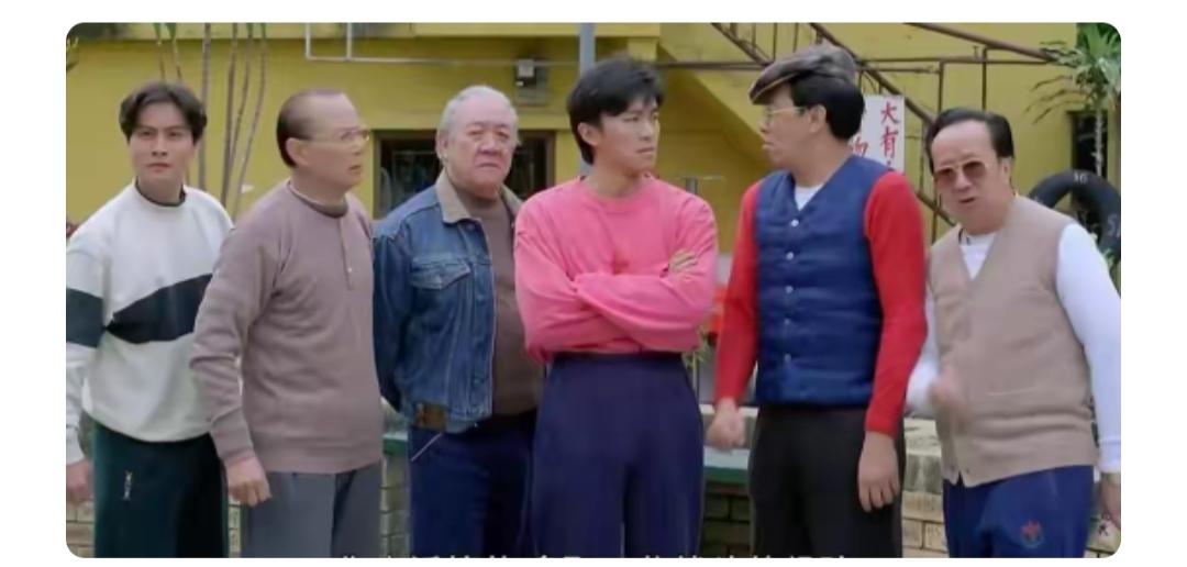 这帮人站一块儿，像是在讨论什么事儿。这张照片很珍贵，能认识三位的都不简单，都是老