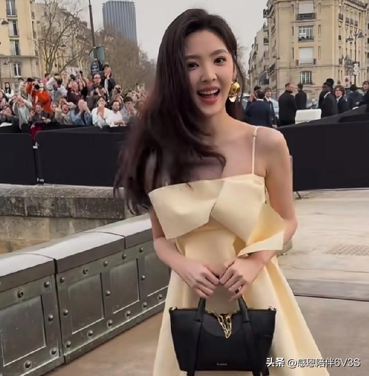 哎哟，刚刷到个帖子，点开前还以为评论区都是对仙女的夸赞，结果一进去就有人说“普通