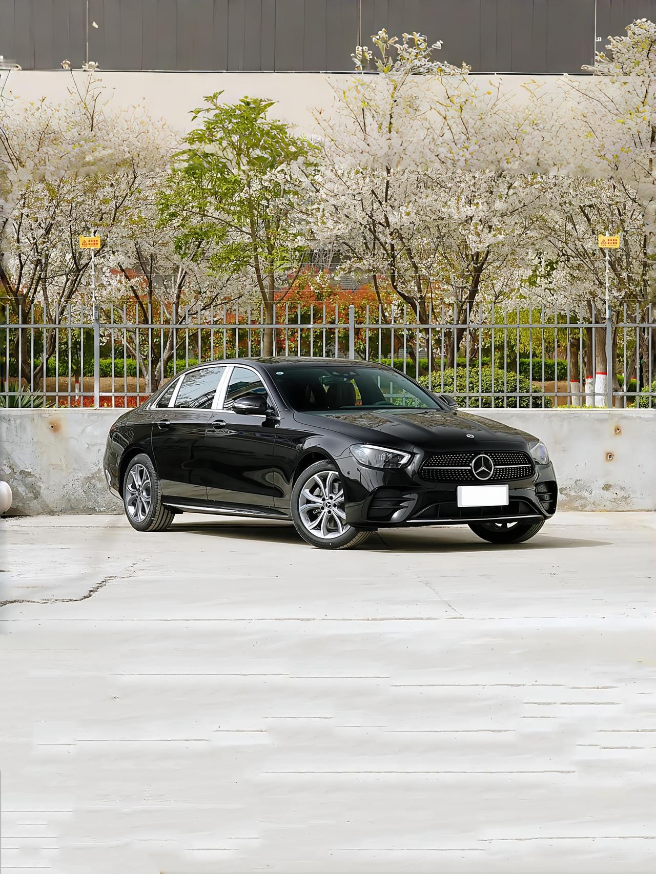 二手奔驰E级怎么选？别瞎买，这篇直接给答案
二手奔驰E级，核心的选车逻辑：只盯中