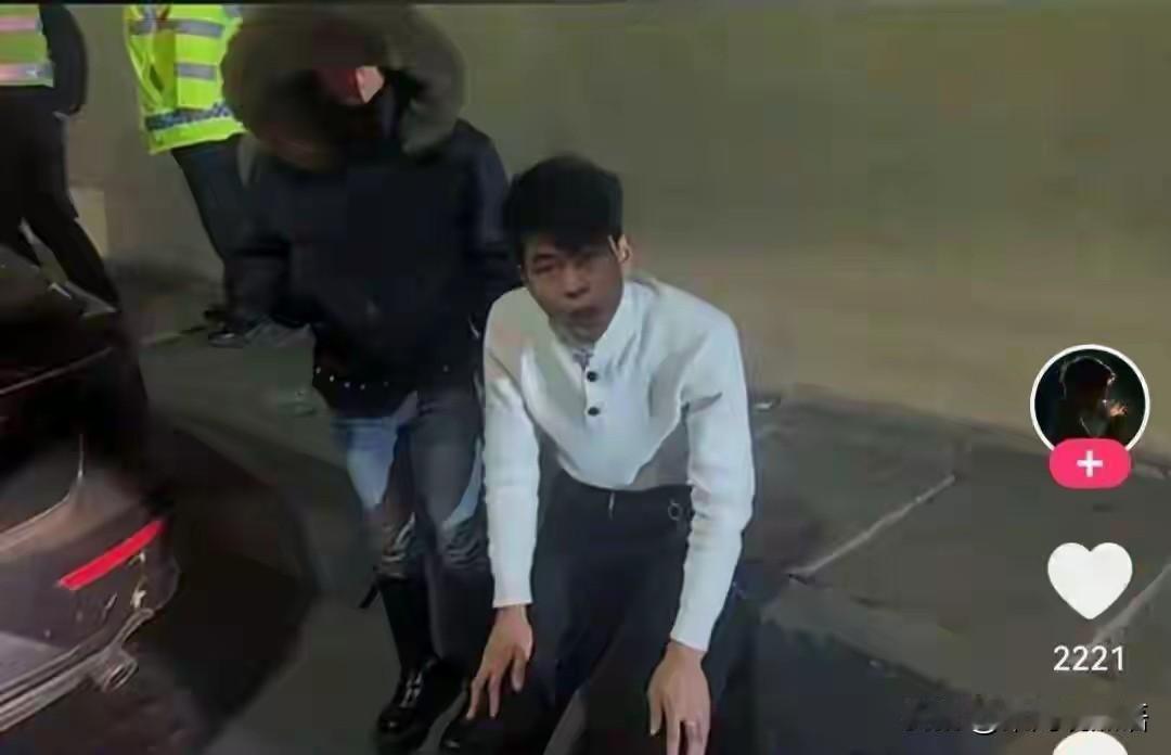 关于车主马世华，
车辆事故导致高速狂飙490公里，
他做了3件正确且让人不得不佩