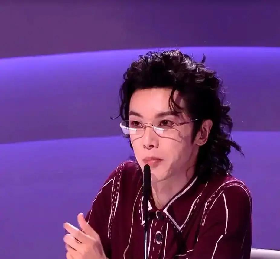 3.12%收视炸场！
 
华晨宇一句“彩排就说过”把镜头怼回那英。
 
那英护着