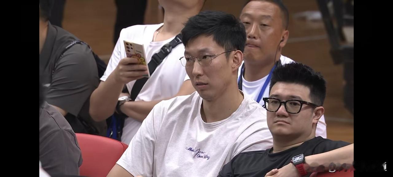 周琦缺阵北京首钢男篮依然轻松拿下山西男篮，继续在夏季联赛连胜！
其实今晚北京首钢