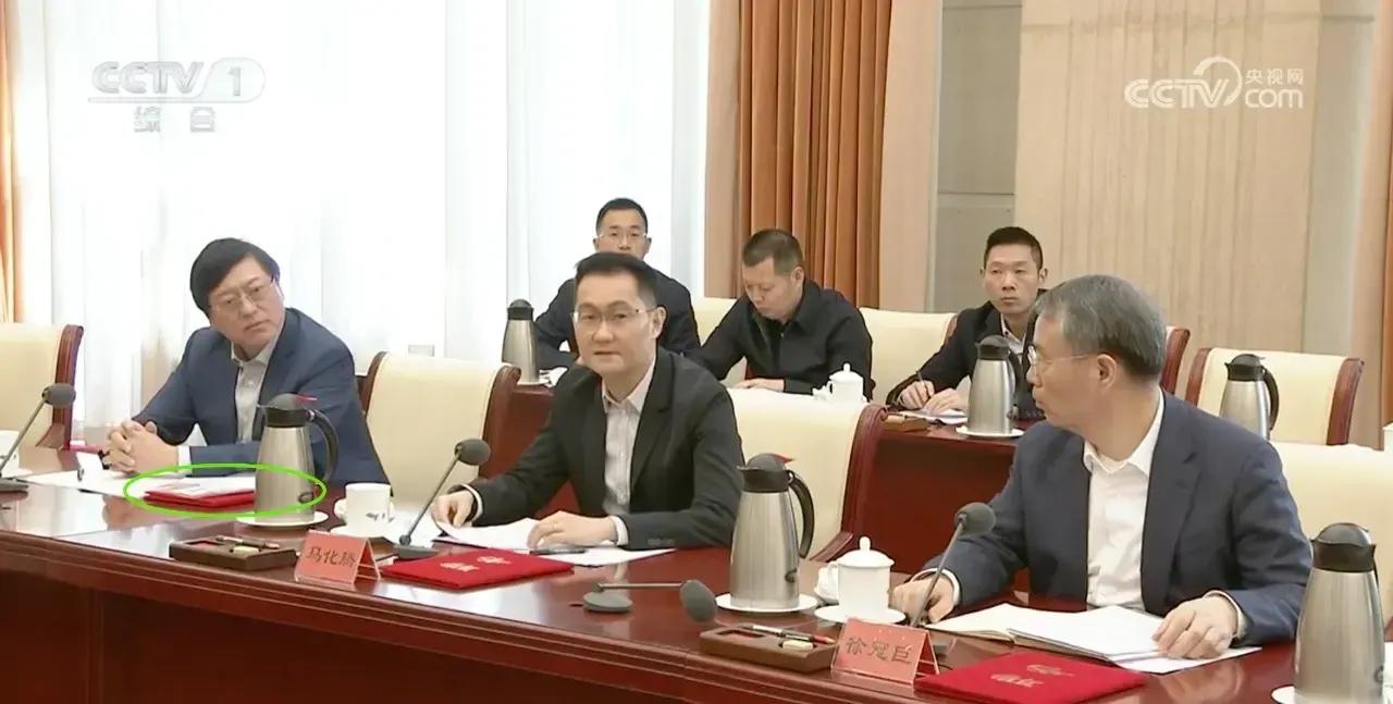 人们把这些在电视上抛头露面的叫作“资本家”，剥削打工人剩余价值，让打工人996，