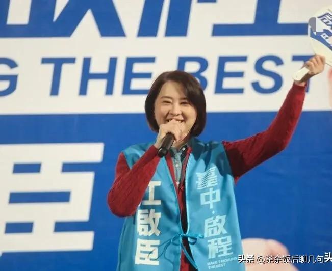 杨琼璎也是做过副市长、做过立委的人，咋现在成了这样，蓝营大佬们也太欺负人了。
 