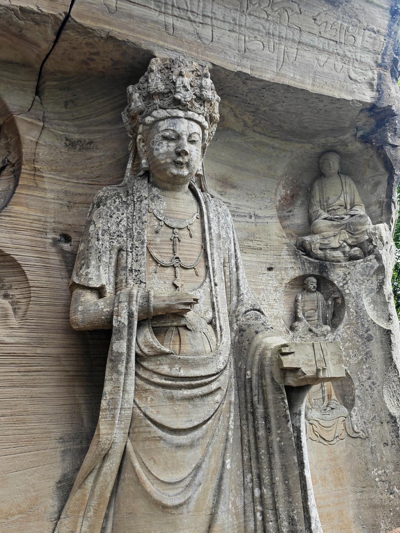 浏览四川安岳茗山石刻，似乎懂得了什么叫风雨沧桑，什么是风化之美！

海拔约680