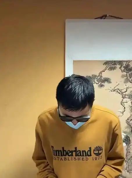 莫大课堂披旭日旗的那名中国留学生，处理结果终于有了实质进展：人已经离开俄罗斯，海