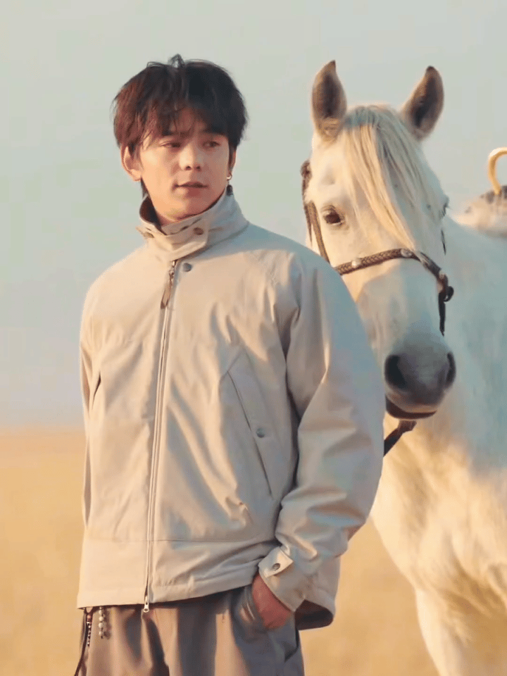 丁真 和丁真珍珠一起养一匹马我已参与春晚大赏「午」福临门 马力全开，快来和我一起