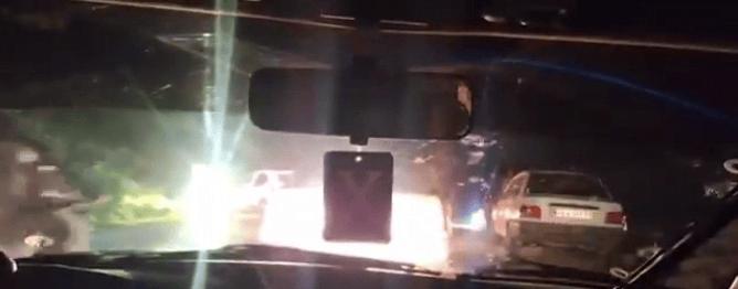 昨晚，伊朗西部公路突发严重拥堵，车流绵延数公里，一眼望不到头，不明真相的人还以为