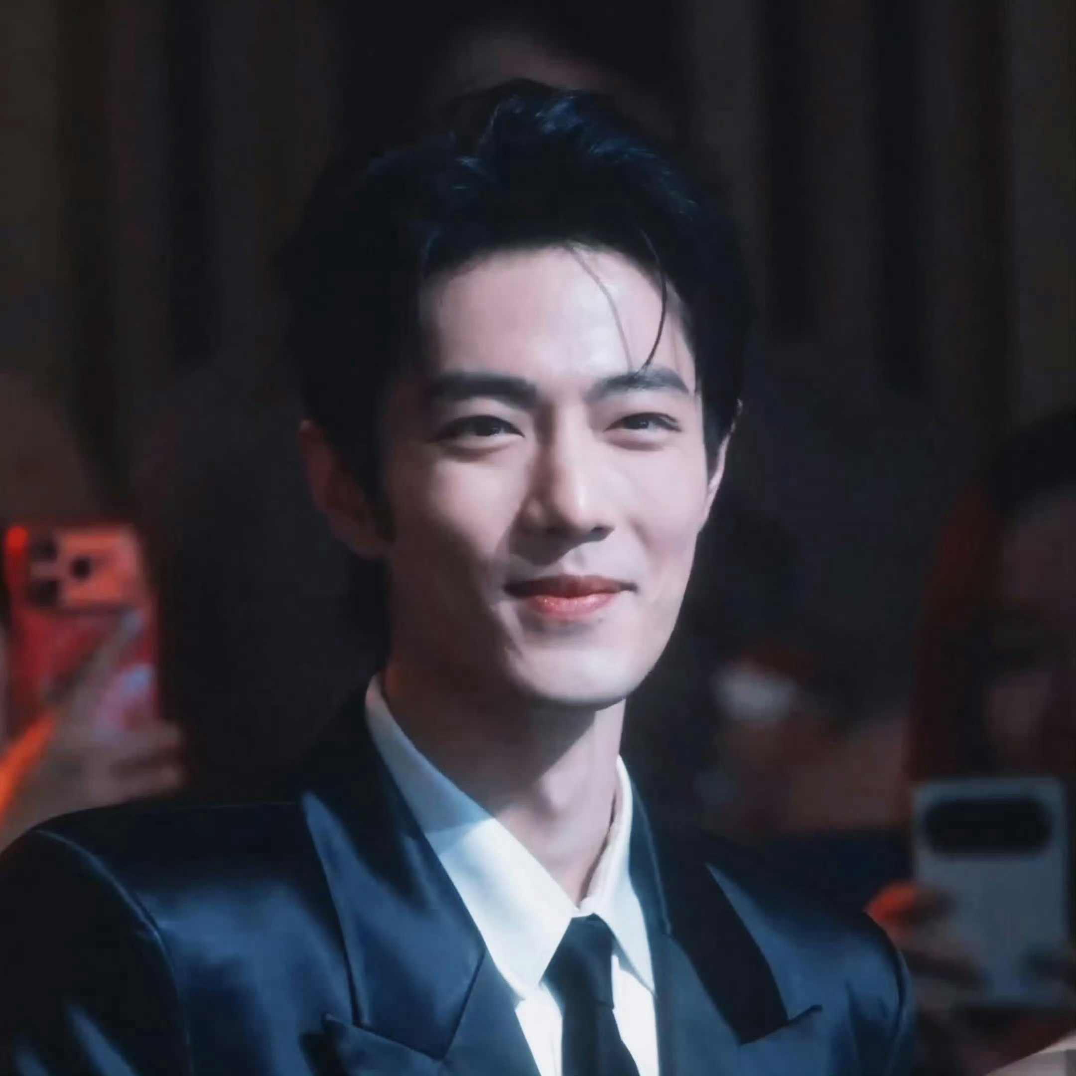 肖战 永远这么开心的笑着❤️肖战肖战棕色棒球帽