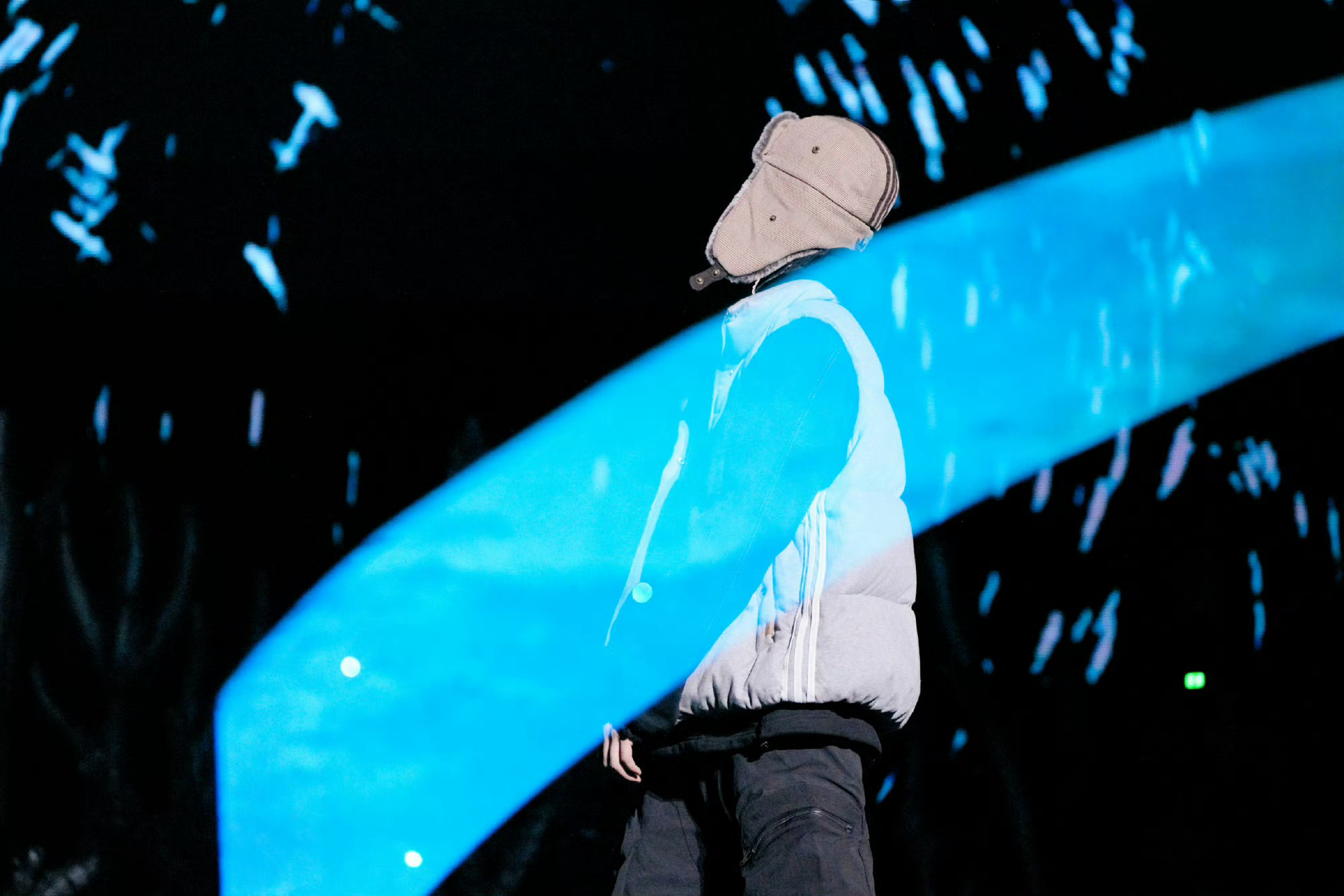 梓渝游点意思2026巡回演唱会 zy梓渝 "清风过星夜,阳光洒入身边,即使这个世