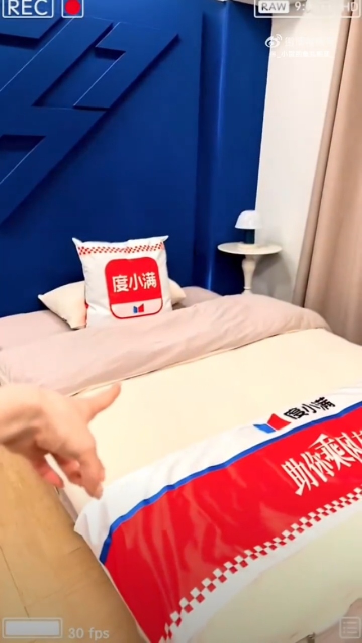 “如果真的淘汰了，要大大方方的，不许哭哦。”其实我们都好了心理准备，可当你真被淘