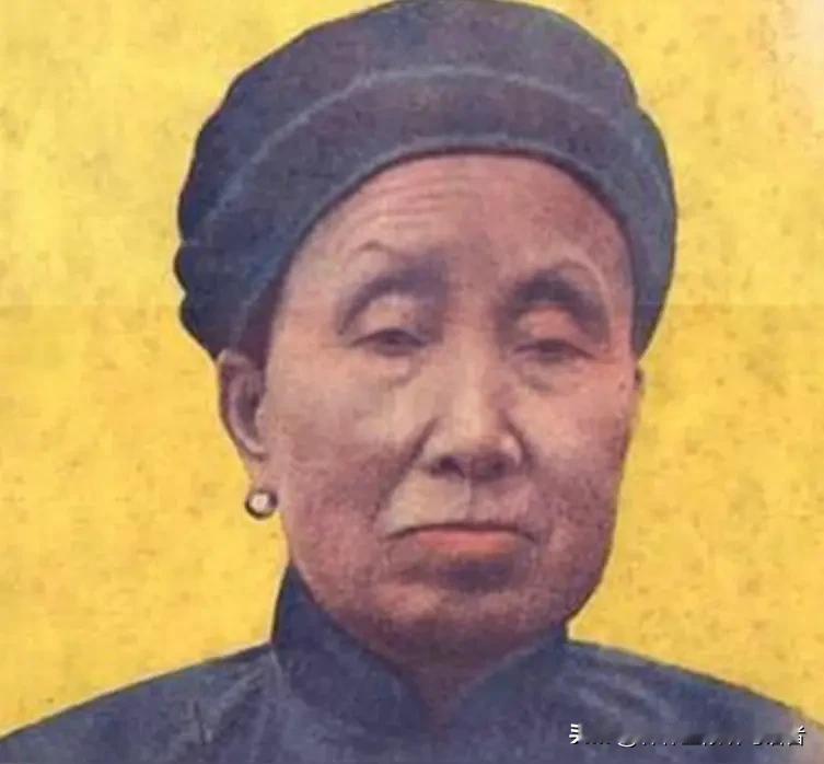 1932年，一个地主婆变卖了所有家产，支持儿子抗日，儿子拿到钱后瞬间失联。几年后