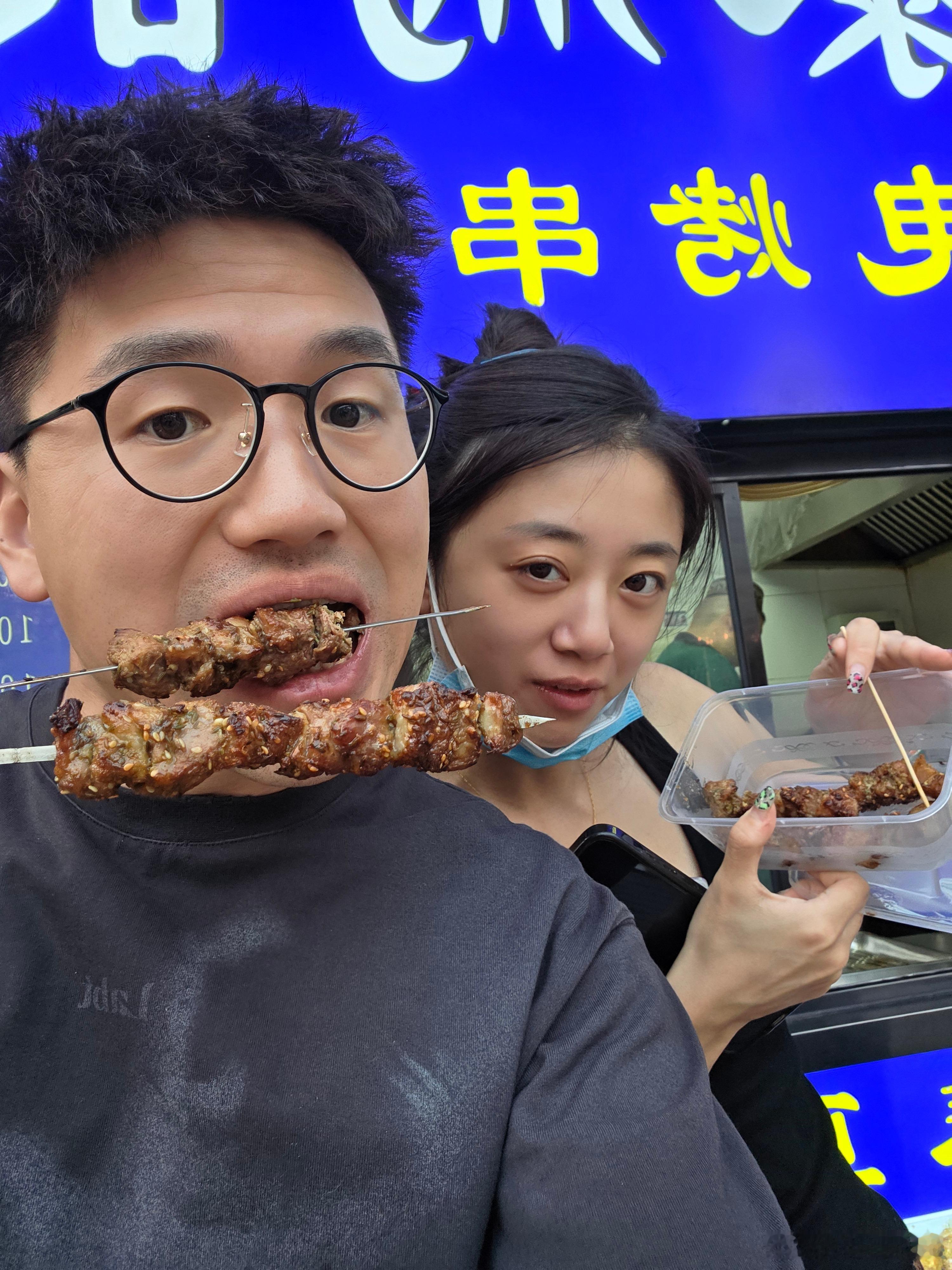 景泰马记的电烤串太适合当小零食了站路边吃一串点一串，贼香！！ ​​​