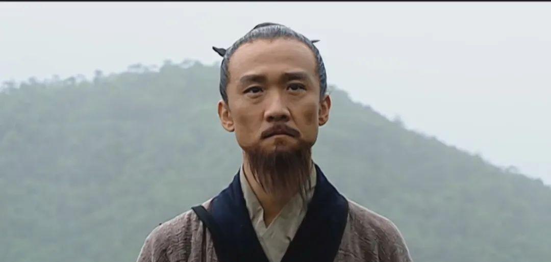 说实话，现在的古装剧看多了容易腻，满屏的滤镜、磨皮，还有那些披着历史外衣谈恋爱的