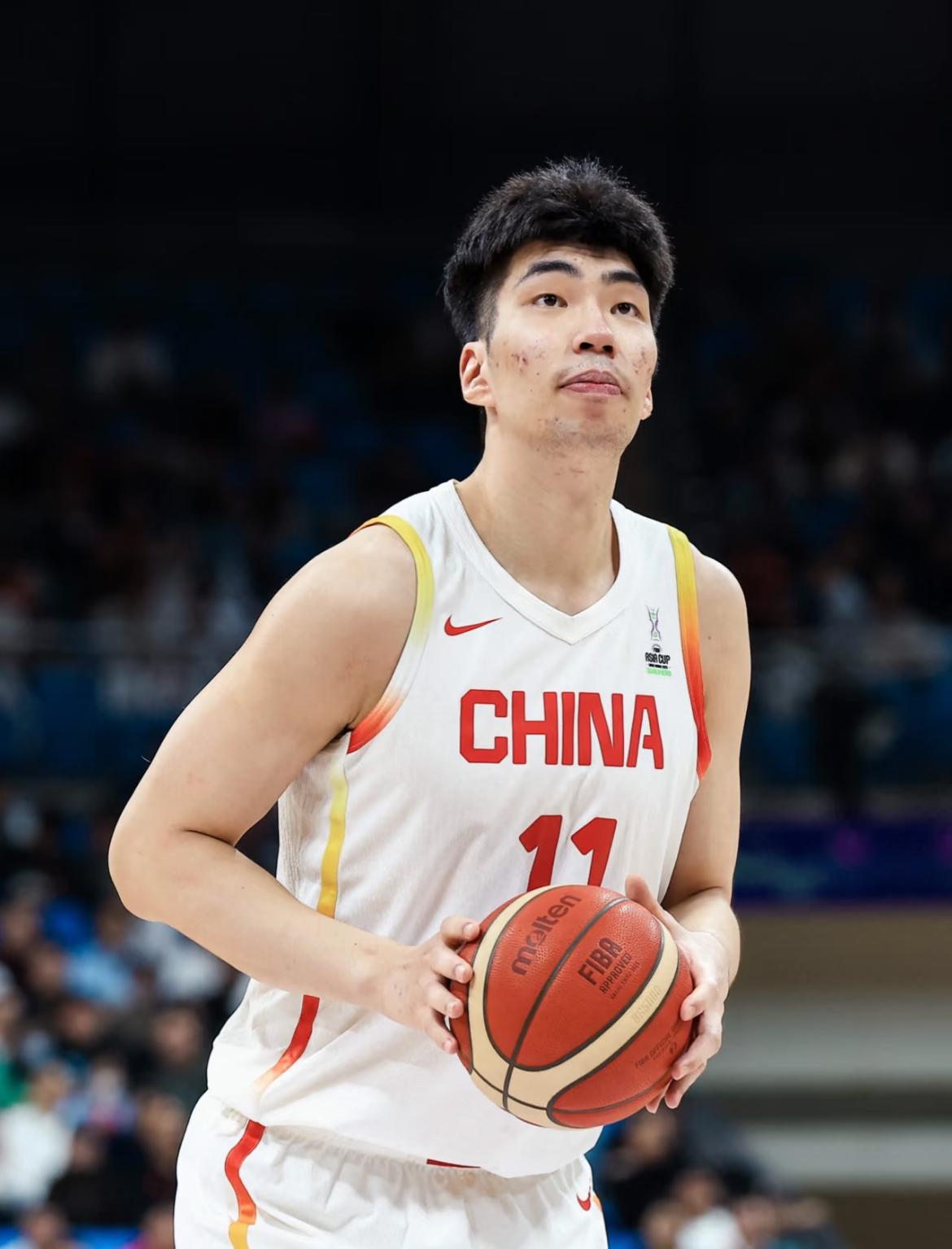 在西班牙比赛期间火速驰援男篮，回国休赛期却落选！余嘉豪是因手术而无缘？

   