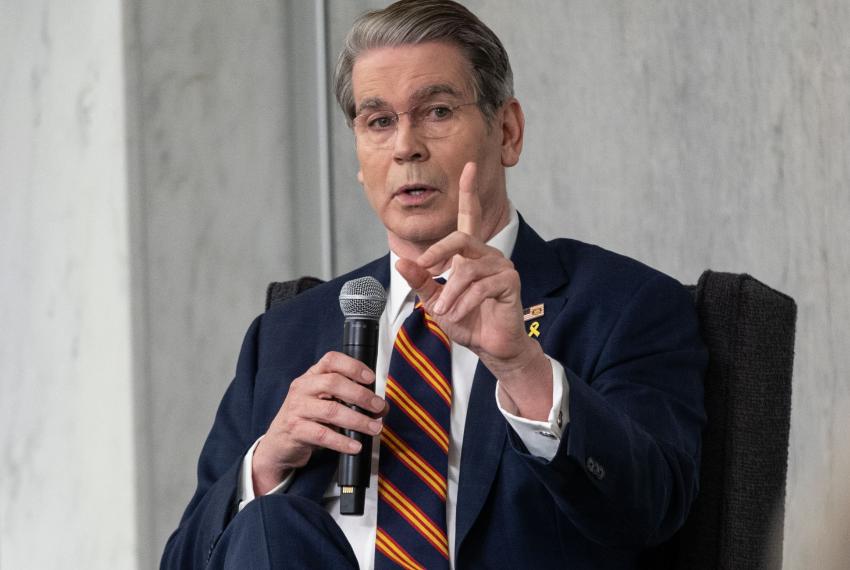 12月4日，新加坡联合早报：“美国财政部长贝森特称，中国正朝着实现2月底前购买1