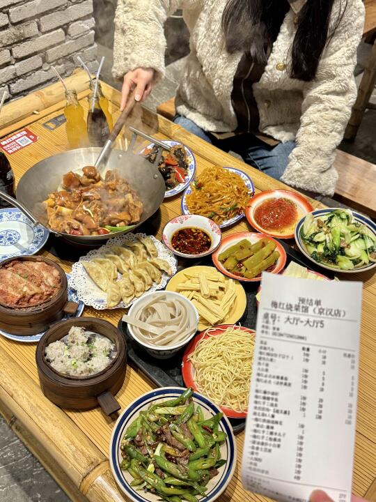 人均50，我敢说这是武汉zui好吃的铁锅菜…