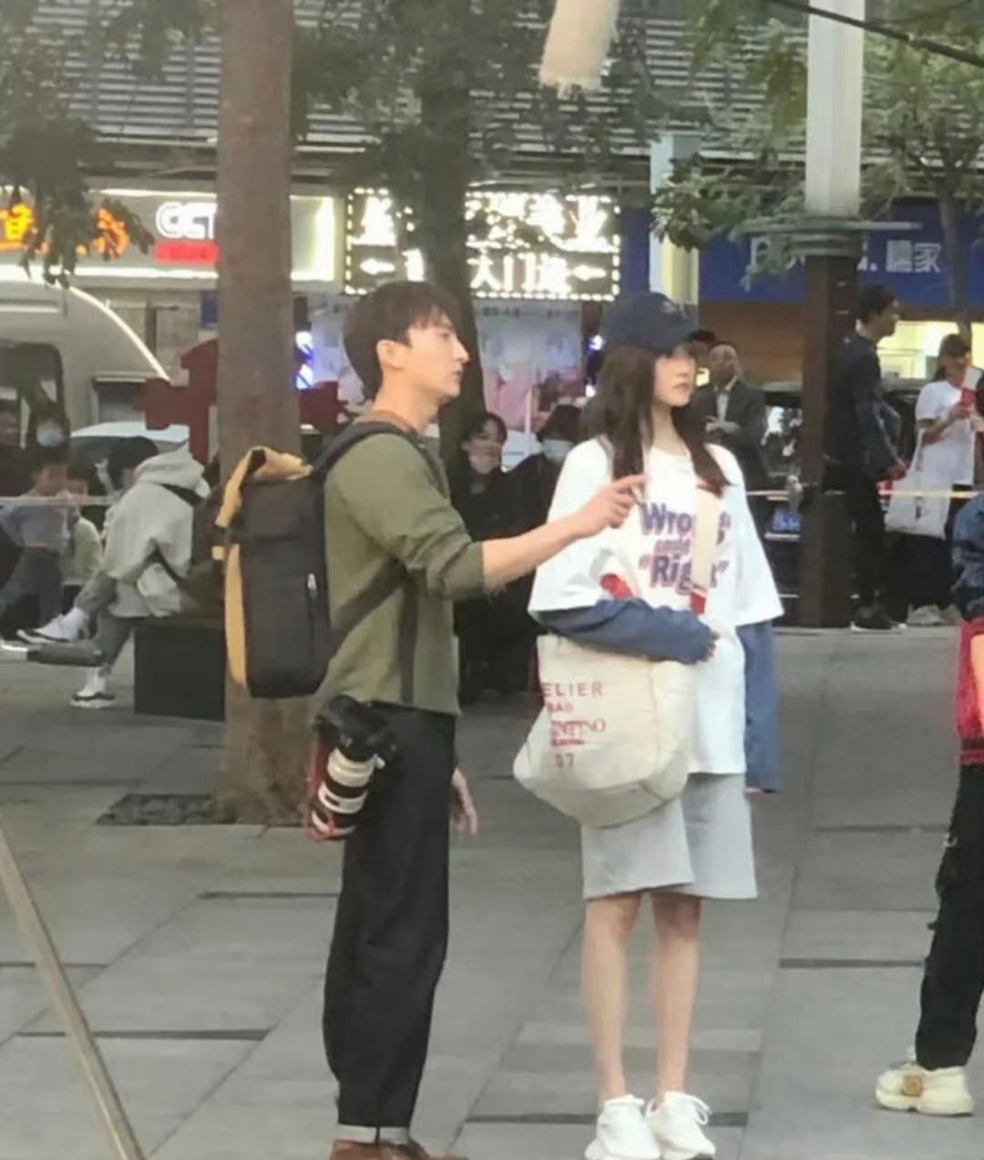关晓彤家世好，长的好，性格好，身材好，完全扒不出黑点，黑子只能说她壮 ​​​