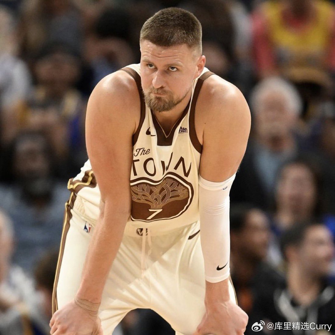 据Brett Siegel报道，勇士队今夏将全力尽快与波尔津吉斯达成一份合同。“