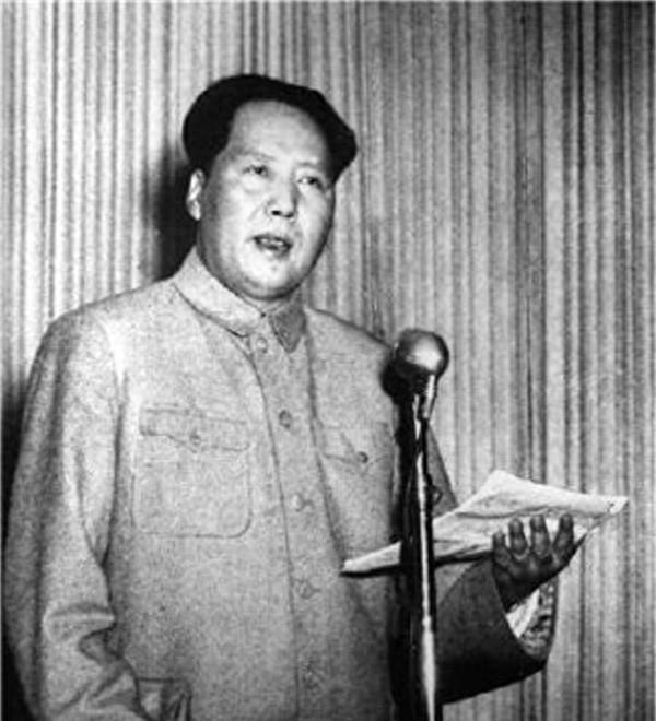 1949年冈村宁次被蒋介石宣布无罪并释放，毛主席得知后非常愤怒，连夜下令必须将其