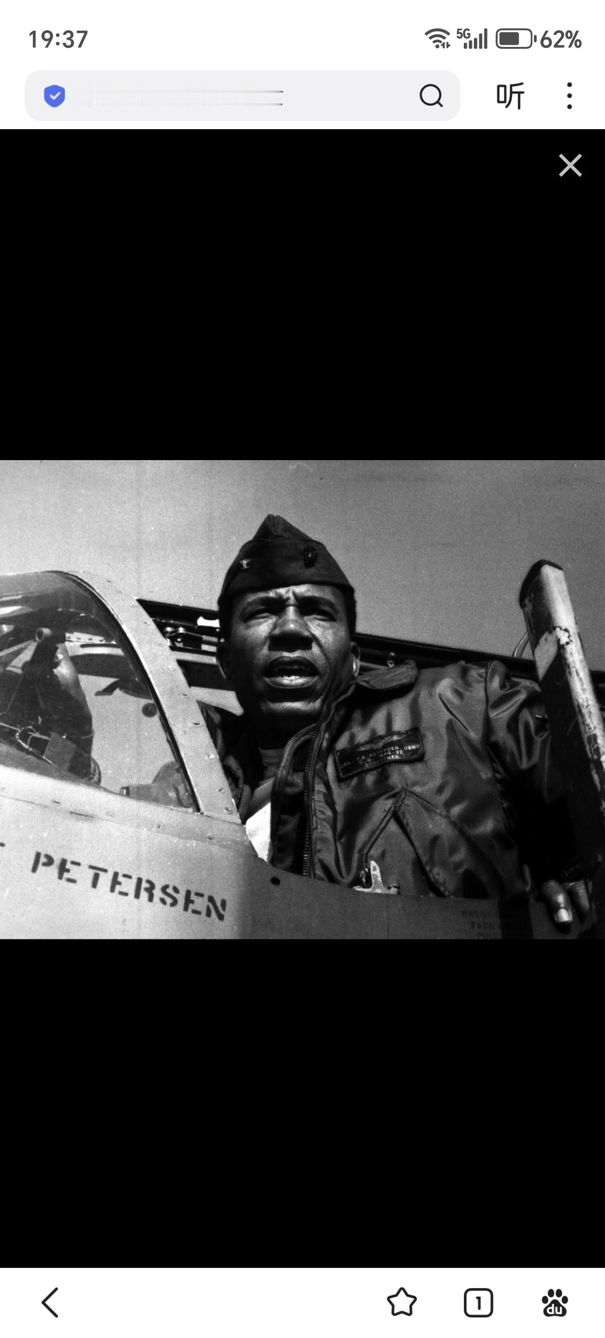 弗兰克·E·佩特森二世是美国海军陆战队首位黑人陆战队飞行员、高阶军官，参加过入侵