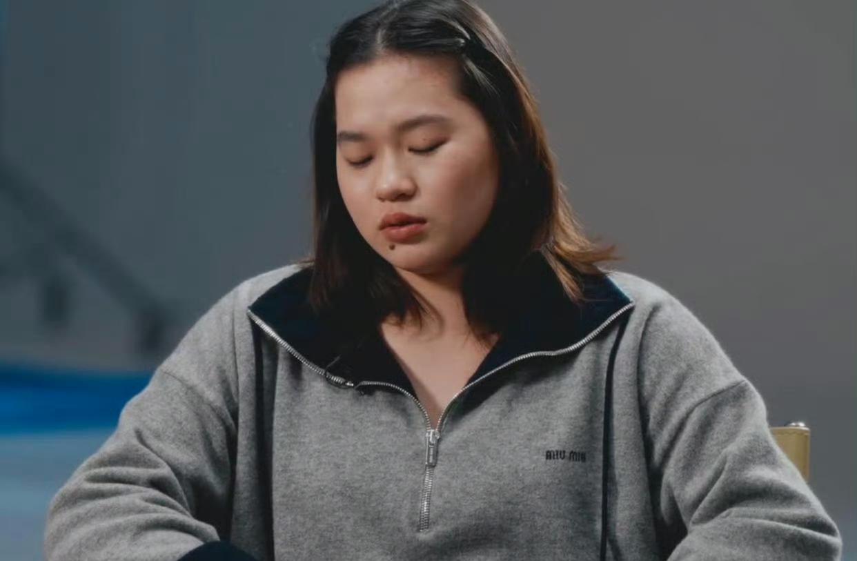 看着全红婵在专访里哭成那样，真的又心疼又火大。一群人盯着她发育期的身材指指点点，