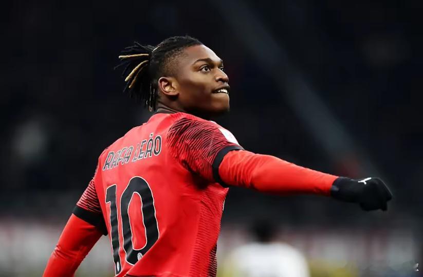 转会专家莫雷托在罗马诺的播客节目中，谈到了莱奥的未来情况，莫雷托表示米兰愿意考虑