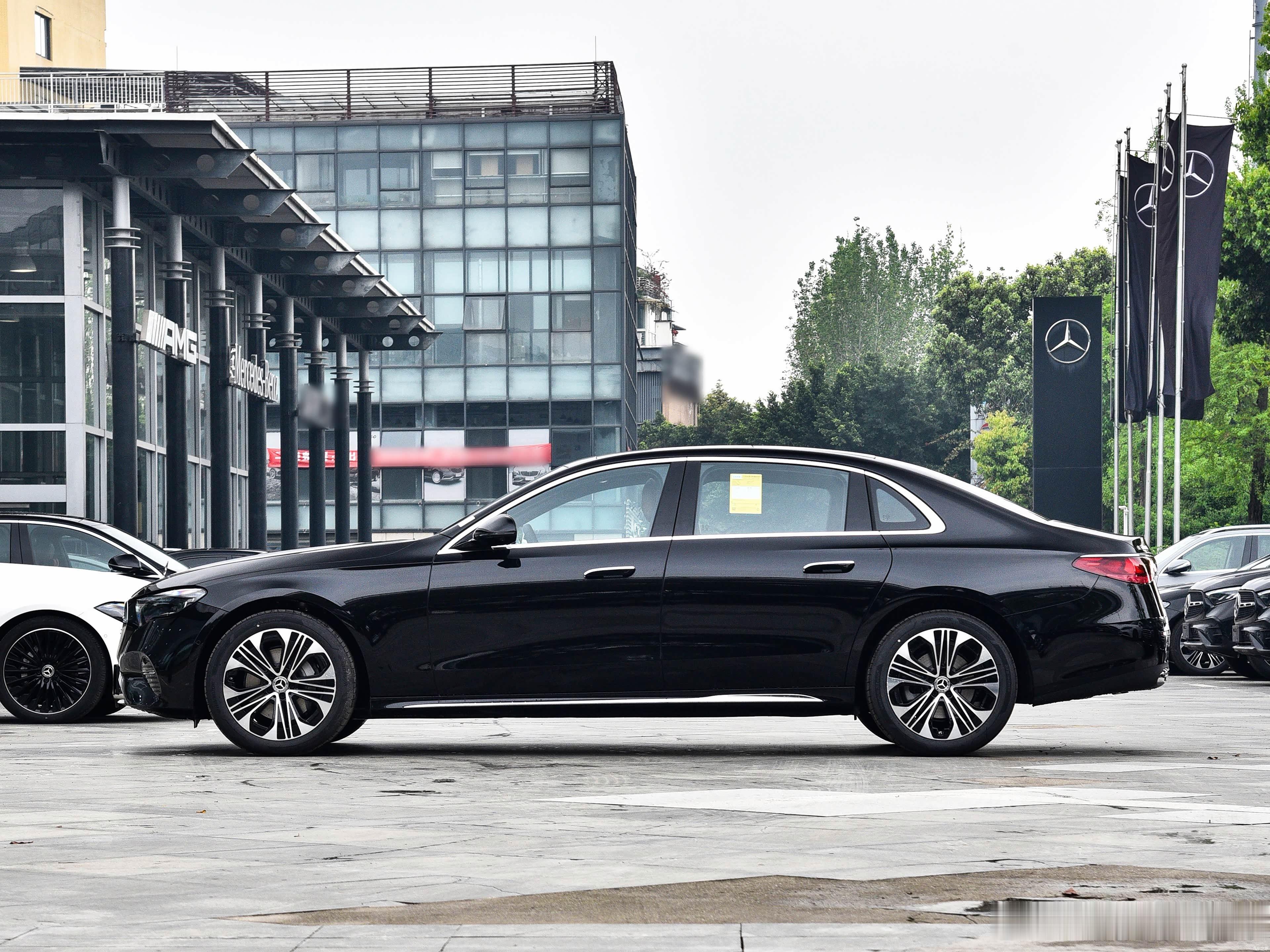 奔驰E300L 豪华 全款裸车 卖全国 那种 363800元 比前几天多3000