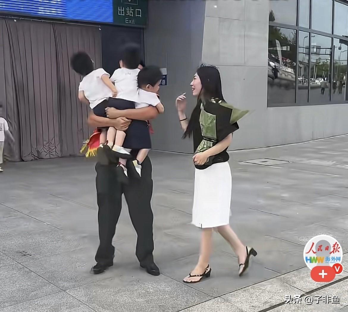 近日，江苏火车站的一幕，让我热泪盈眶……
        一位兵哥哥圆满退役，卸