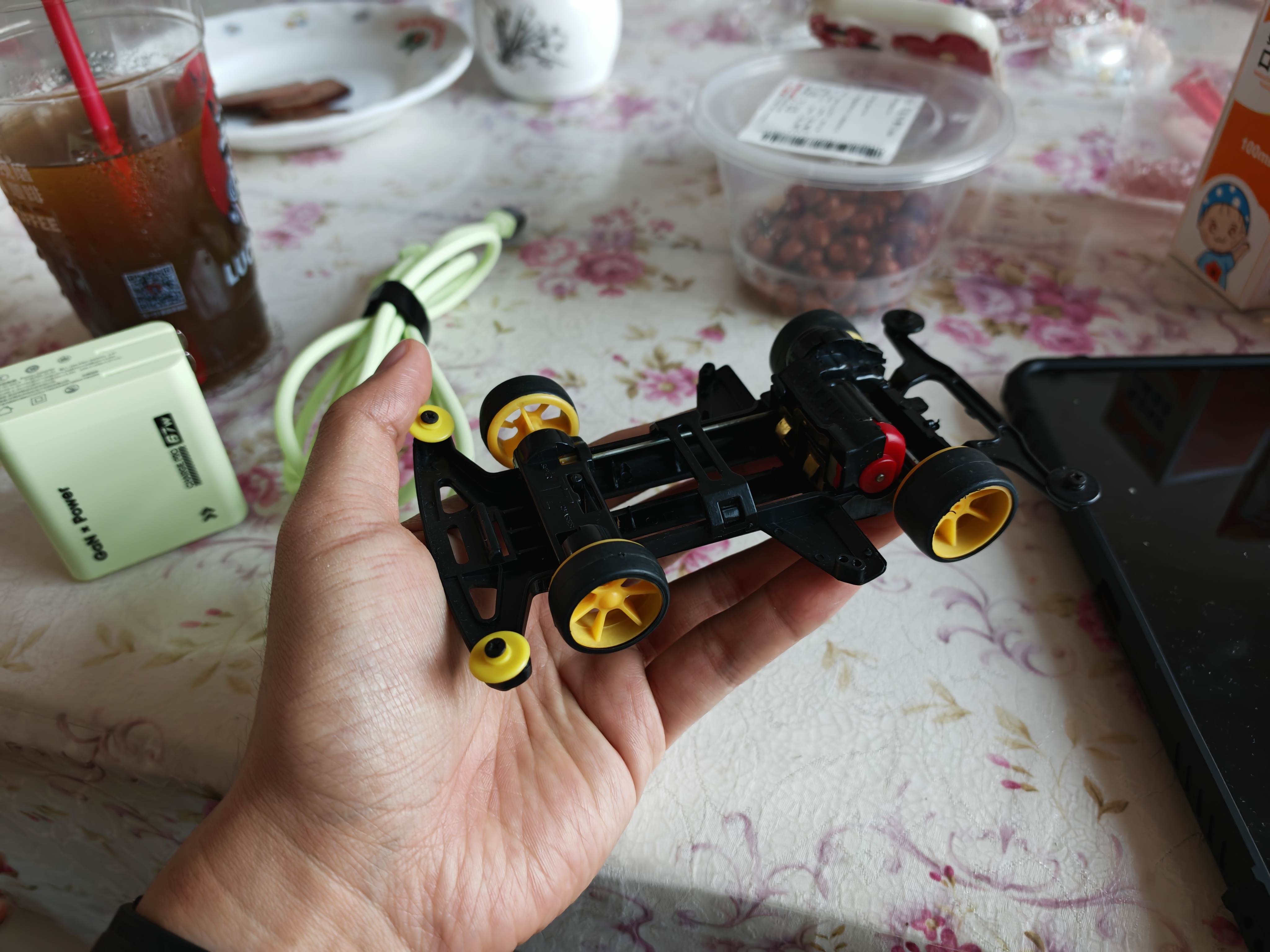 有人认识这东西吗，给娃找玩具的时候从自己小时候玩具箱里找到的[doge] ​​​