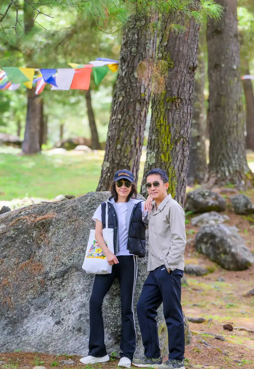 刘嘉玲梁朝伟结婚16年后重游不丹 感情甜蜜好浪漫搜狐娱乐讯 1日，刘嘉玲在社交平
